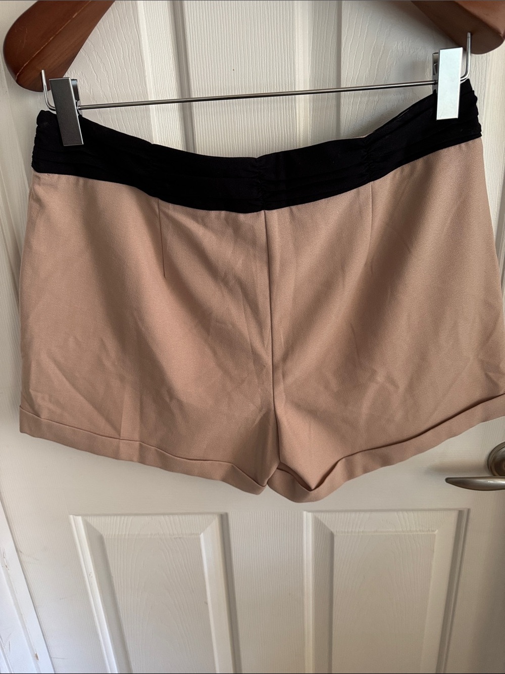 Jennifer Lopez Beige Shorts with Black Waistband NWOT size 14 - Picture 5 of 7